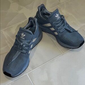 Adidas Men’s grey blue Swift Run knit sneakers size 11